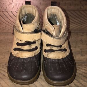StrideRite Leather Snowboots with Velcro straps.